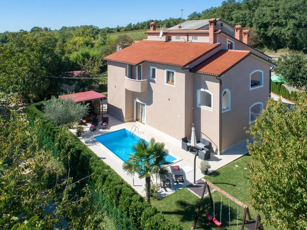 Splendid Villa In VI Inada With Jacuzzi Vizinada