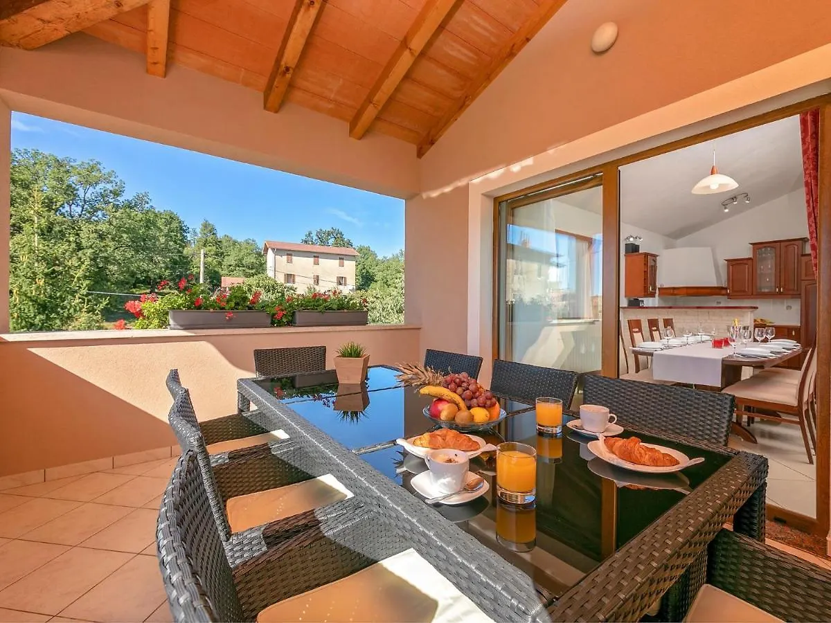 Splendid Villa In VI Inada With Jacuzzi Vizinada
