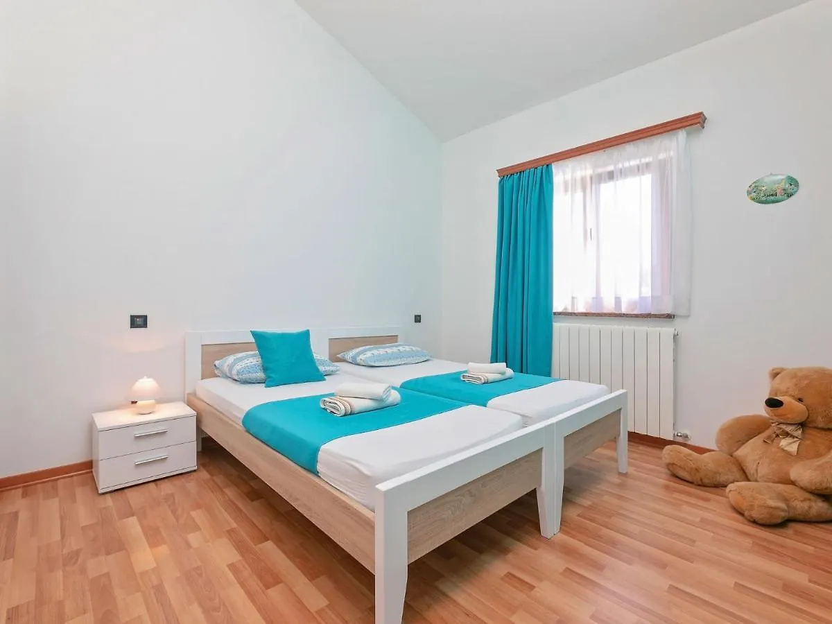Splendid Villa In VI Inada With Jacuzzi Vižinada